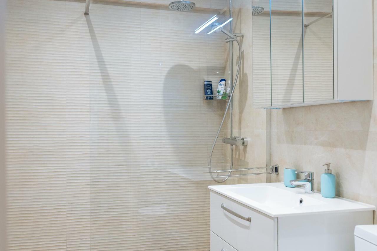 Luxury Flat 8 Near Metro Apartment บูคาเรสต์ ภายนอก รูปภาพ